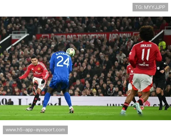 曼联替补抢点头球破网全场为之沸腾
